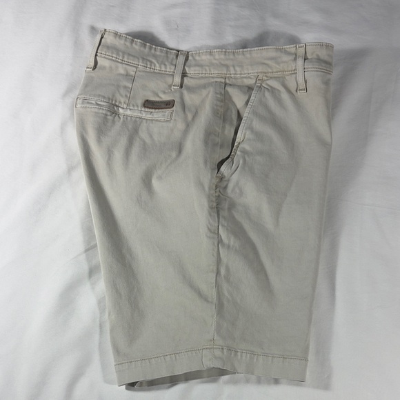 AG Adriano Goldschmied mens stone khaki flat front 8.5" chino shorts - size 34R - Picture 10 of 12